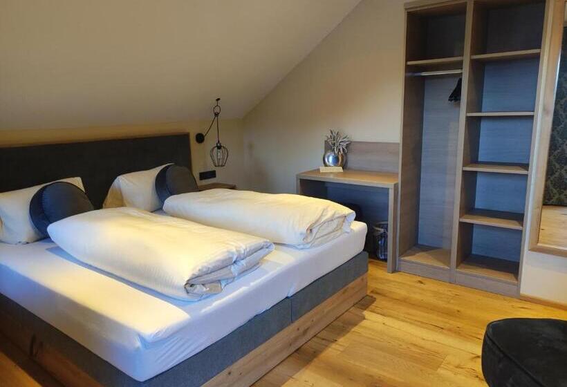 バルコニー付きスタンダードルーム, Post Garni