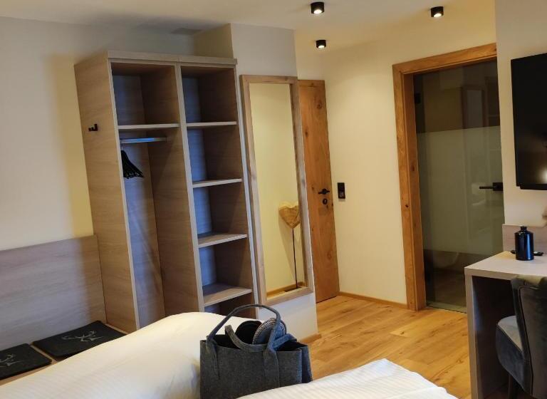 バルコニー付きスタンダードルーム, Post Garni