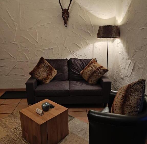 スタンダードスタジオ, Post Garni