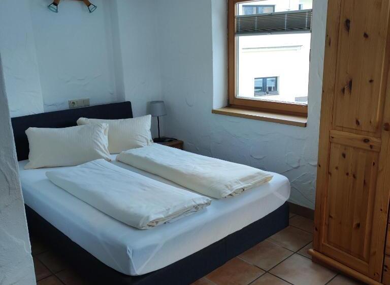 スタンダードスタジオ, Post Garni