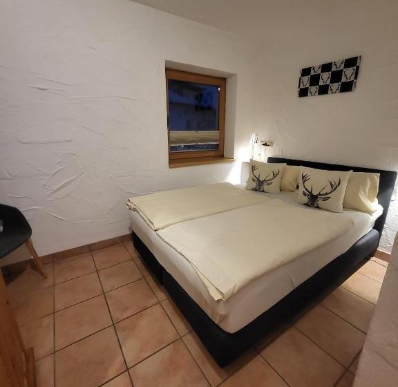 スタンダードスタジオ, Post Garni