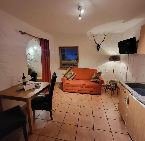 スタンダードスタジオ, Post Garni