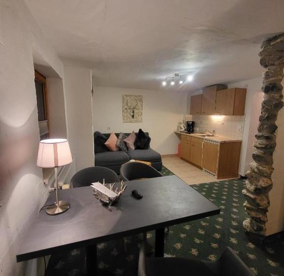 マウンテンビューファミリールーム, Post Garni