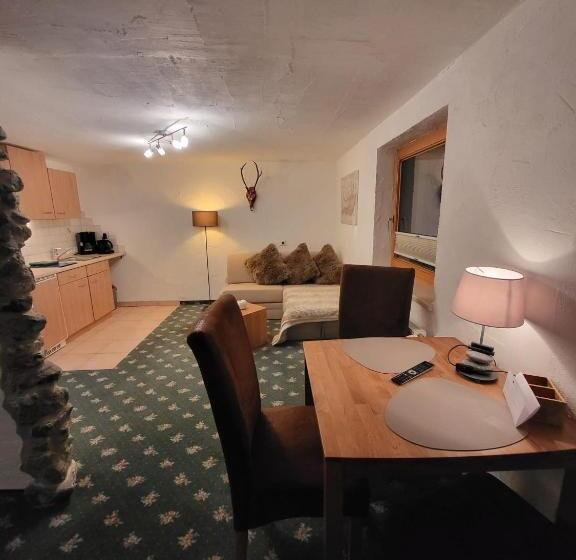 マウンテンビューファミリールーム, Post Garni