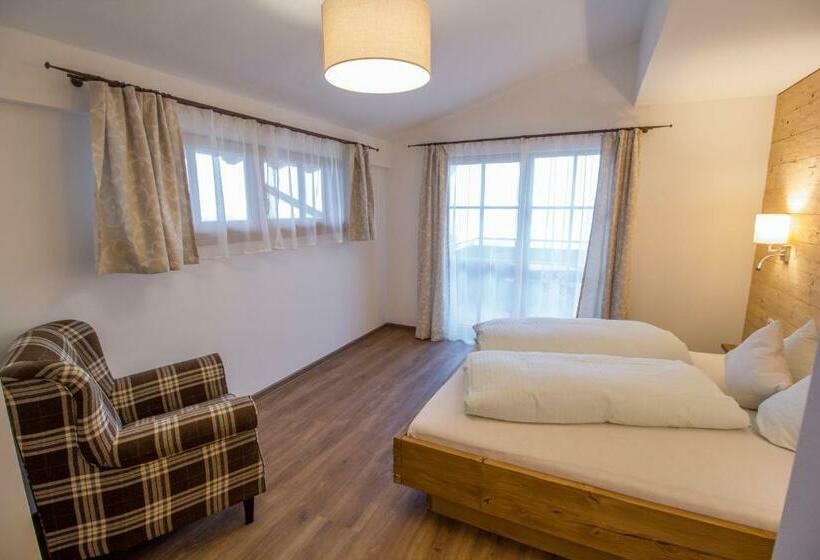 اتاق استاندارد با بالکن, Pension Tannenhof