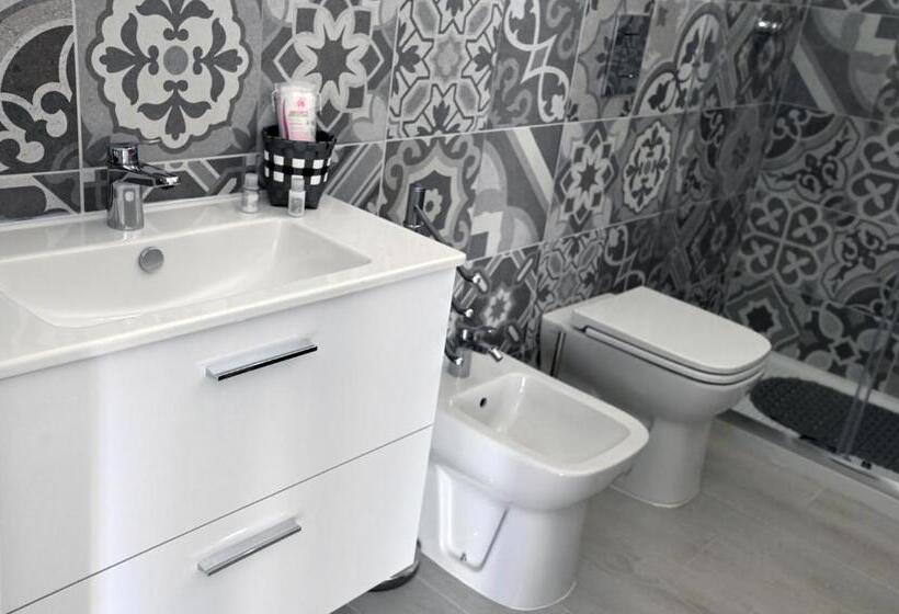 Deluxe Kolmen Hengen Huone, Casa Miccio B&b