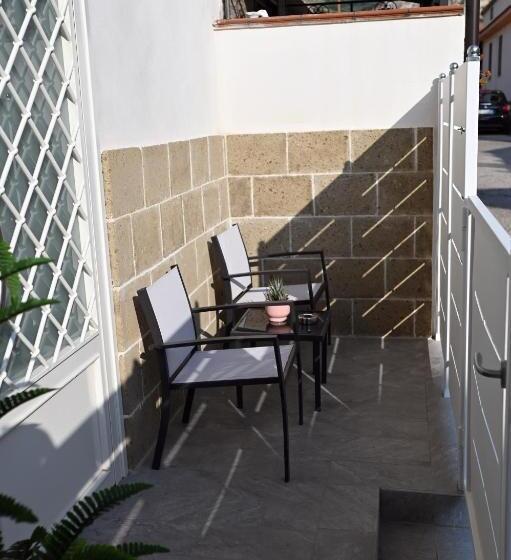 Deluxe Kolmen Hengen Huone, Casa Miccio B&b