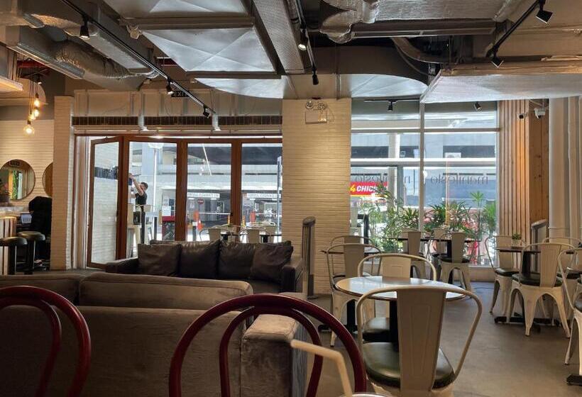 Family Room, Classica 1