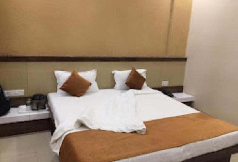 غرفة ديلوكس سرير كينج, Cool Palace, Nashik