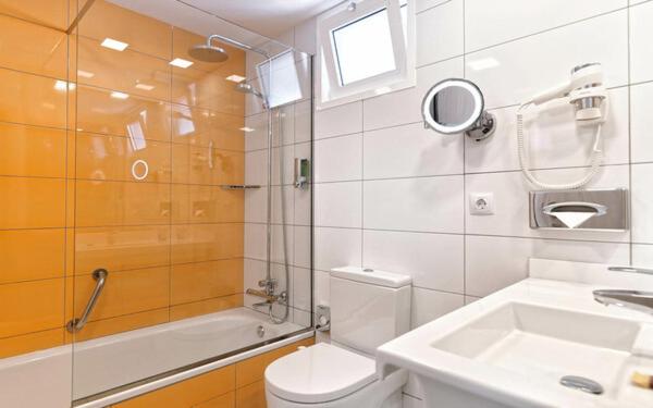 اتاق استاندارد با بالکن, Dnb Travel