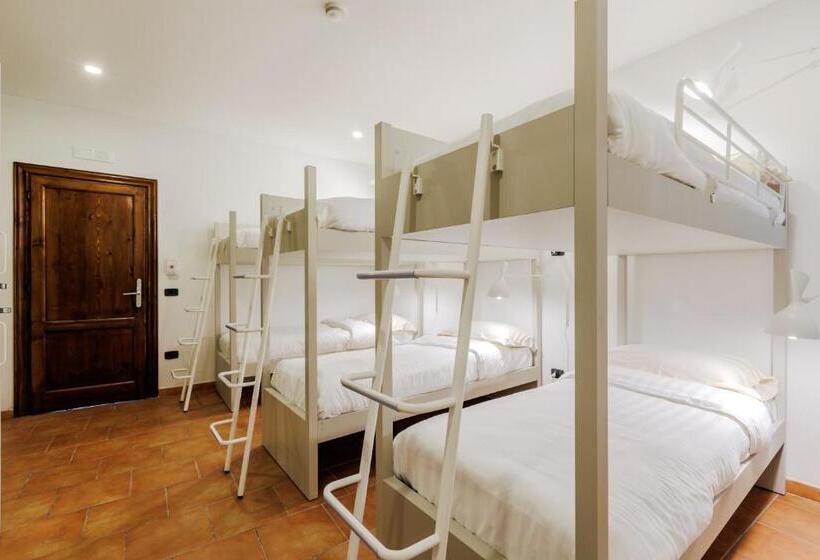 ルームシェアのワンベッド, Palazzo Della Città