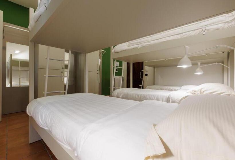 ルームシェアのワンベッド, Palazzo Della Città