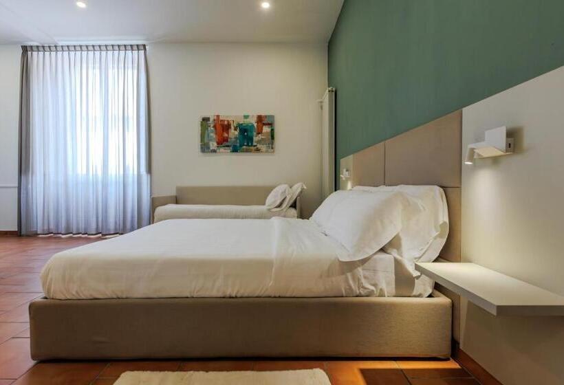 デラックストリプルルーム, Palazzo Della Città