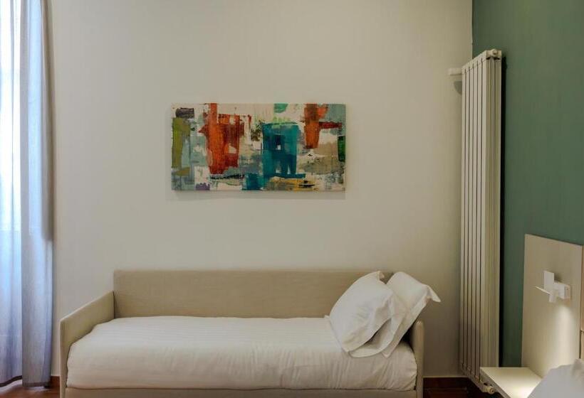 デラックストリプルルーム, Palazzo Della Città