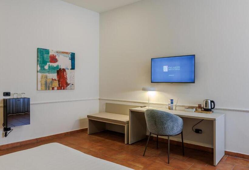 デラックストリプルルーム, Palazzo Della Città