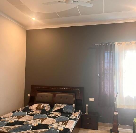 スタンダードルーム, Radha Kunj Garden View Stay