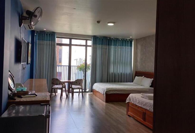 اتاق لوکس با بالکن, Capybara