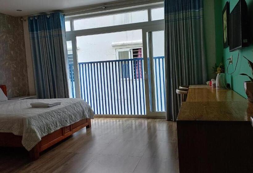 اتاق لوکس خانوادگی, Capybara