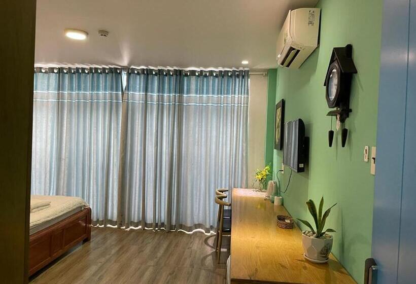 اتاق لوکس خانوادگی, Capybara