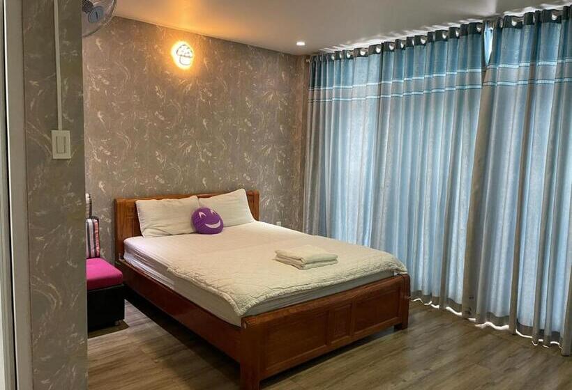 اتاق لوکس خانوادگی, Capybara