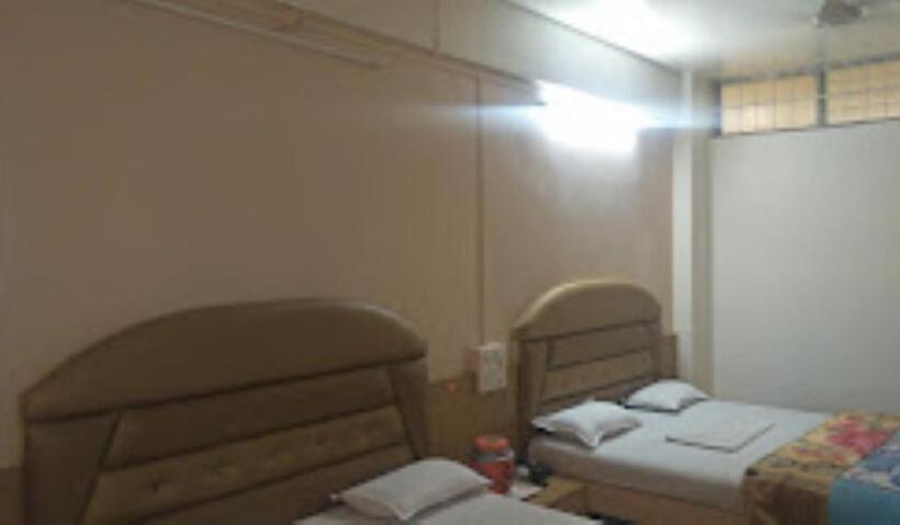 Четырехместный Номер Стандарт, Vishal Palace,nashik
