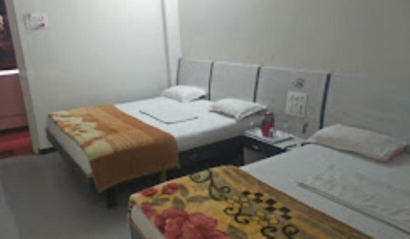 Quarto Quádruplo Standard, Vishal Palace,nashik