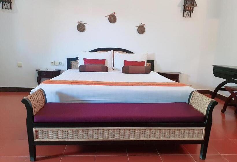 اتاق استاندارد یک نفره, Only One Boutique, Restaurant, Cafe