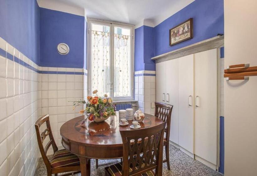 اتاق لوکس با تخت بزرگ, Rooms Corte Delle Uova Centro Storico Piazza San Michele