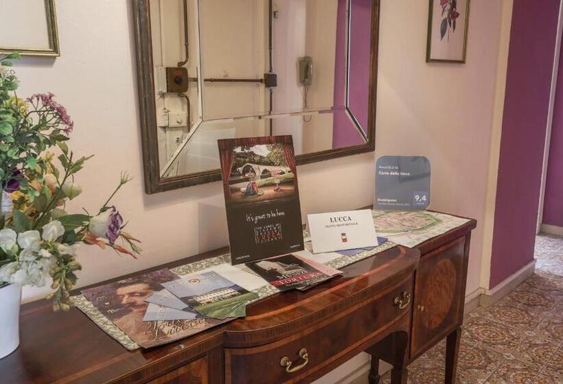 اتاق لوکس با تخت بزرگ, Rooms Corte Delle Uova Centro Storico Piazza San Michele