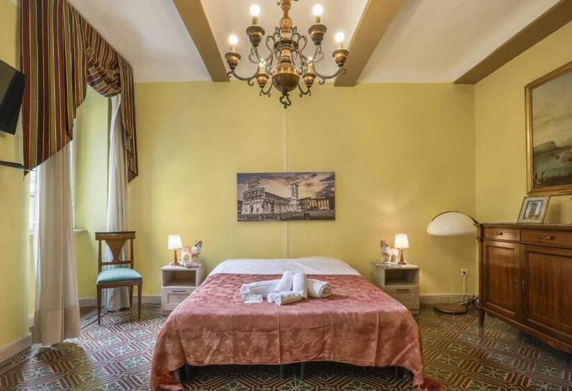 اتاق لوکس با تخت بزرگ, Rooms Corte Delle Uova Centro Storico Piazza San Michele
