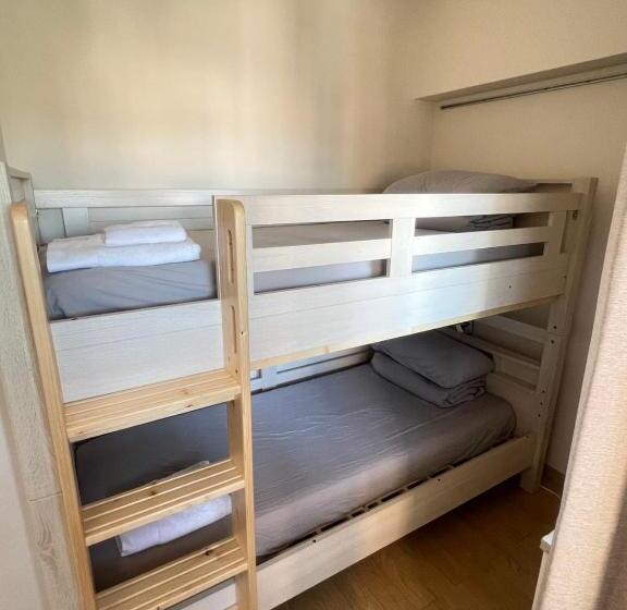 Quarto standard, Sendagi Guest House