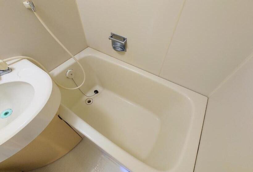 Quarto Triplo Standart, Sendagi Guest House