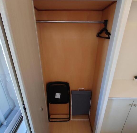 Quarto Triplo Standart, Sendagi Guest House