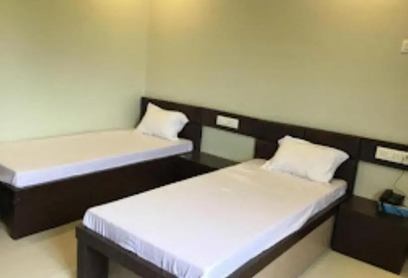 Deluxe-huone, V Executive Hotel,shivani