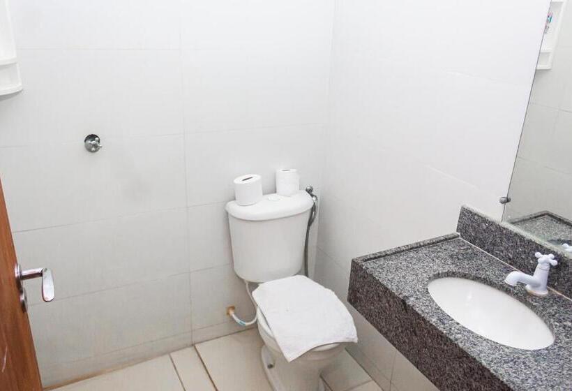 غرفة عائلية, Grandville Iii