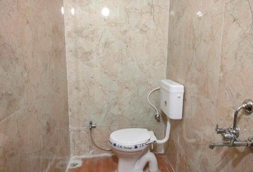 トリプルクラシックルーム, Oyo New Grand Stay