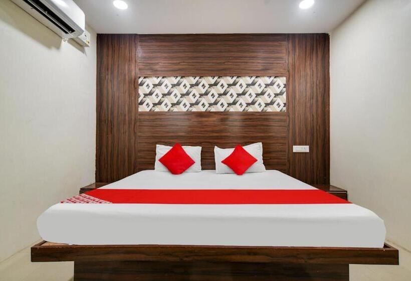トリプルクラシックルーム, Oyo New Grand Stay