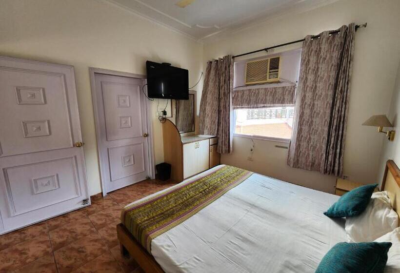 디럭스 스튜디오, Royal Ark   Kasauli