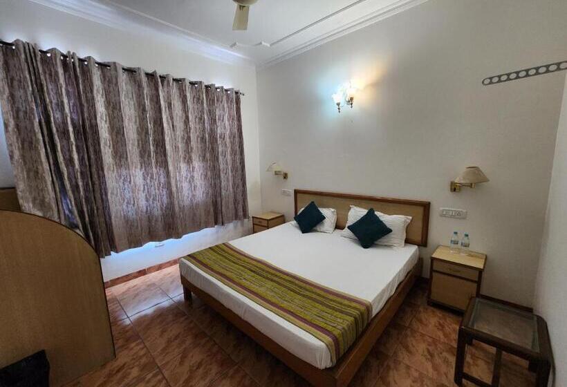 豪华工作室, Royal Ark   Kasauli