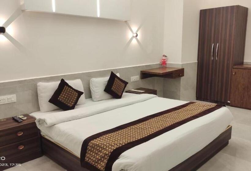 デラックスルーム, White Rock Sector 68 Sohna Road