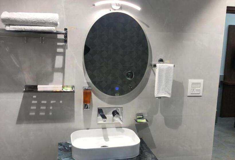 デラックスルーム, White Rock Sector 68 Sohna Road