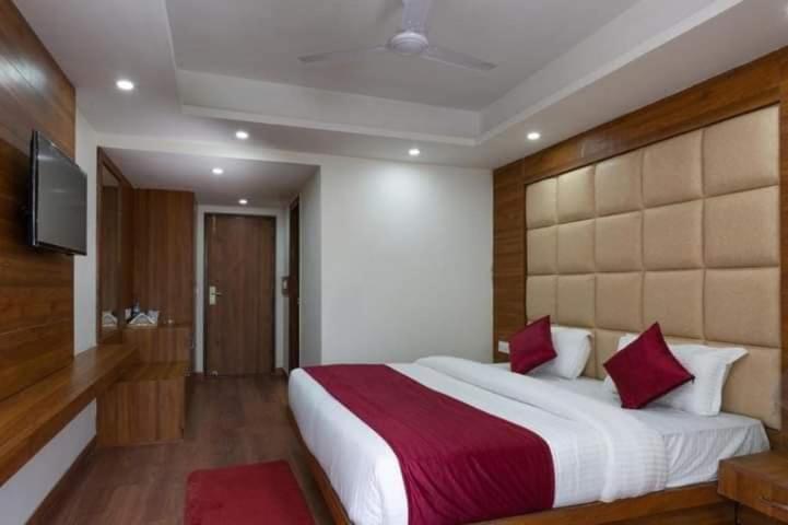 デラックスルーム, White Rock Sector 68 Sohna Road