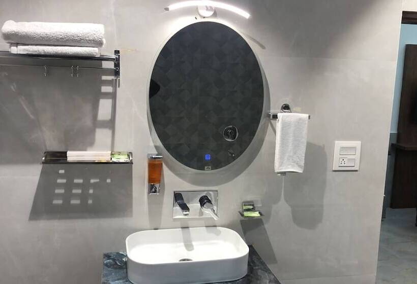 デラックスルーム, White Rock Sector 68 Sohna Road