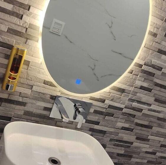 デラックスルーム, White Rock Sector 68 Sohna Road