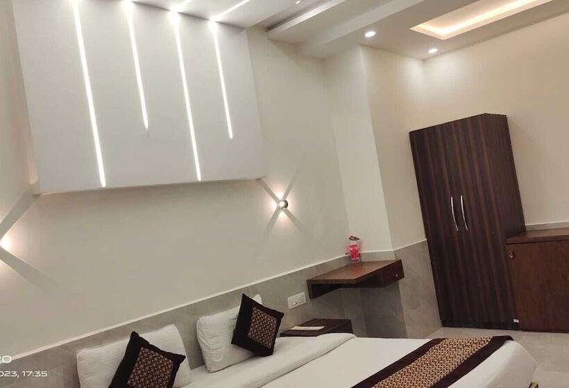 デラックスルーム, White Rock Sector 68 Sohna Road