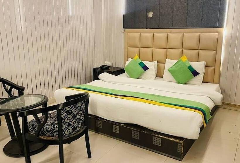 デラックスルーム, White Rock Sector 68 Sohna Road