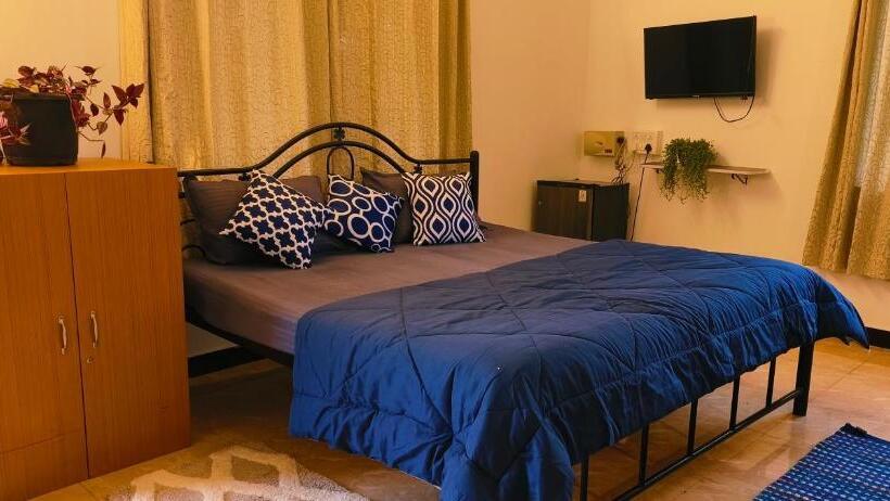 스탠다드 룸 킹사이즈 침대, Mitra Hostel