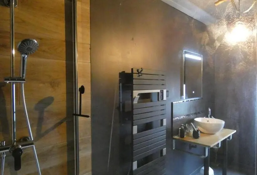 Perhehuone, Chambre Japonaise Avec Lit King Size En Maison D Hôtes, Proche Autoroute A10, Chartres Et Orléans