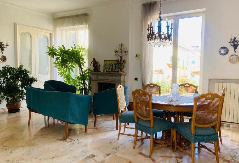 اتاق استاندارد چهار تخته, La Casa Sui Tetti 2