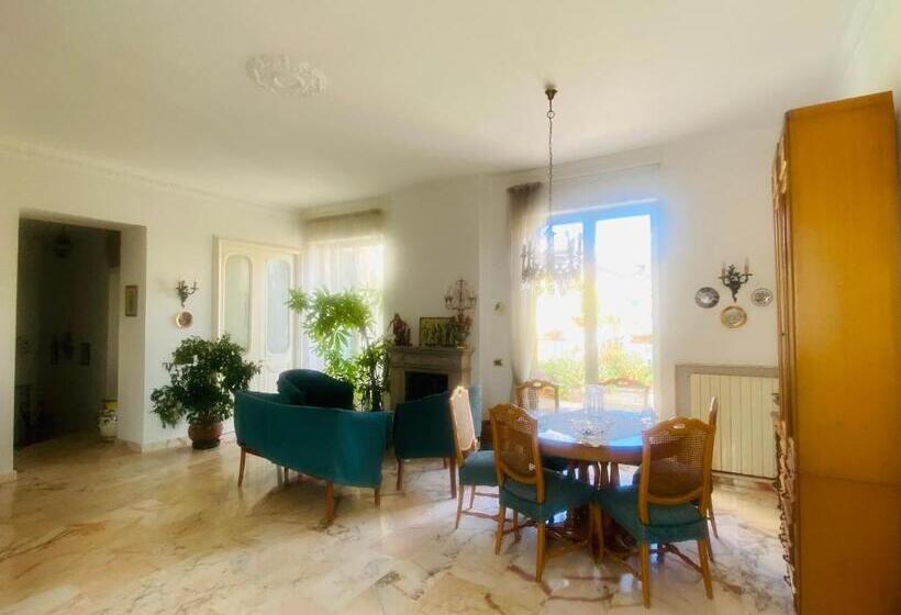 اتاق استاندارد چهار تخته, La Casa Sui Tetti 2